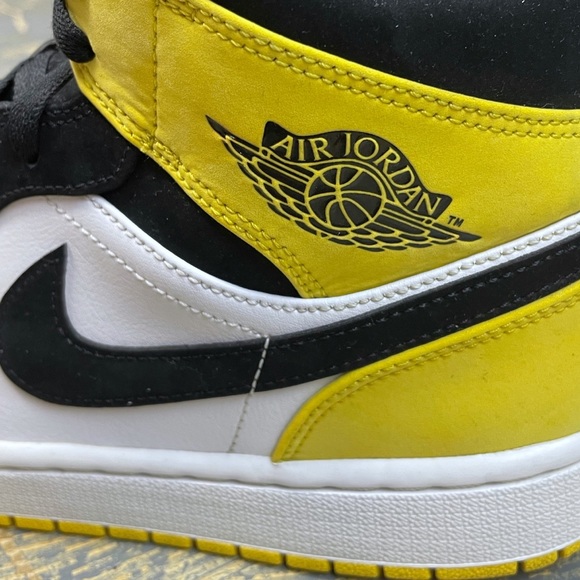 Nike Jordan 1 Mid SE Lakers 852542-071 Yellow Toe 10.5 - Picture 6 of 10